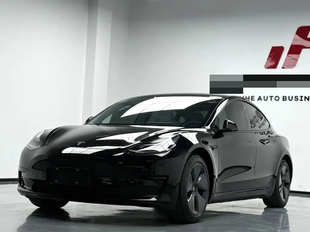 Tesla Model 3 — фото 1
