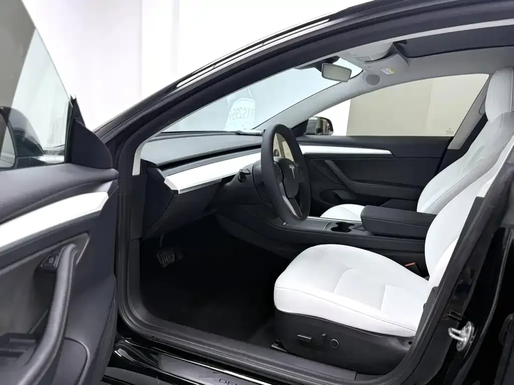Tesla Model 3 — фото 10