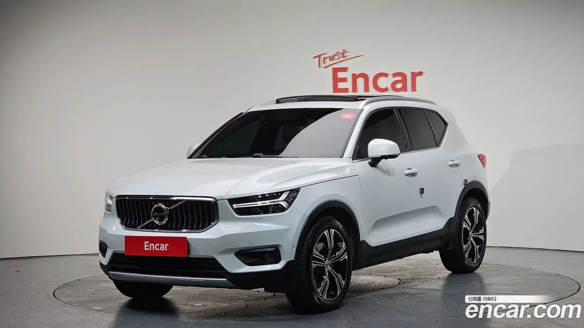 Volvo XC40 — фото 1