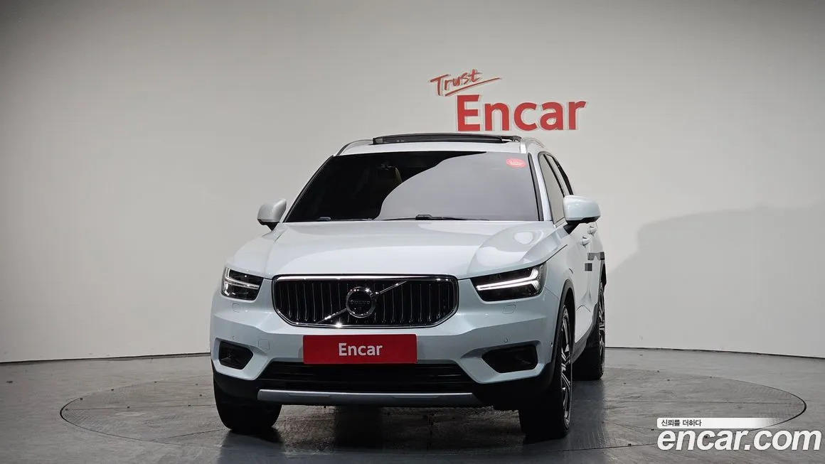 Volvo XC40 — фото 3