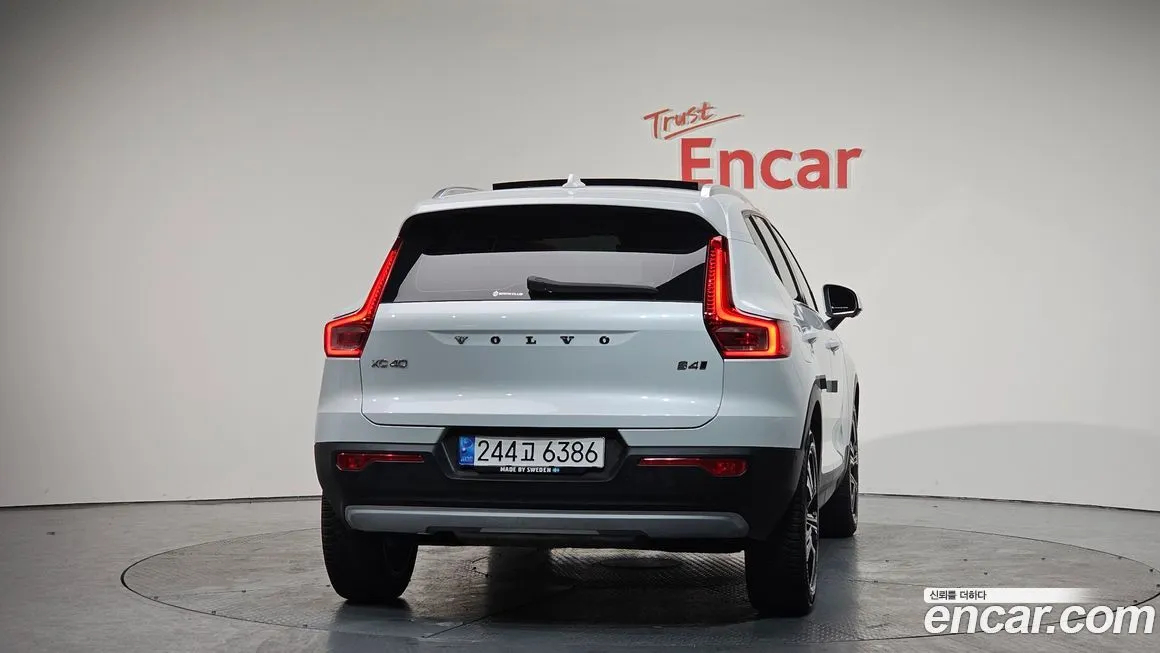 Volvo XC40 — фото 4