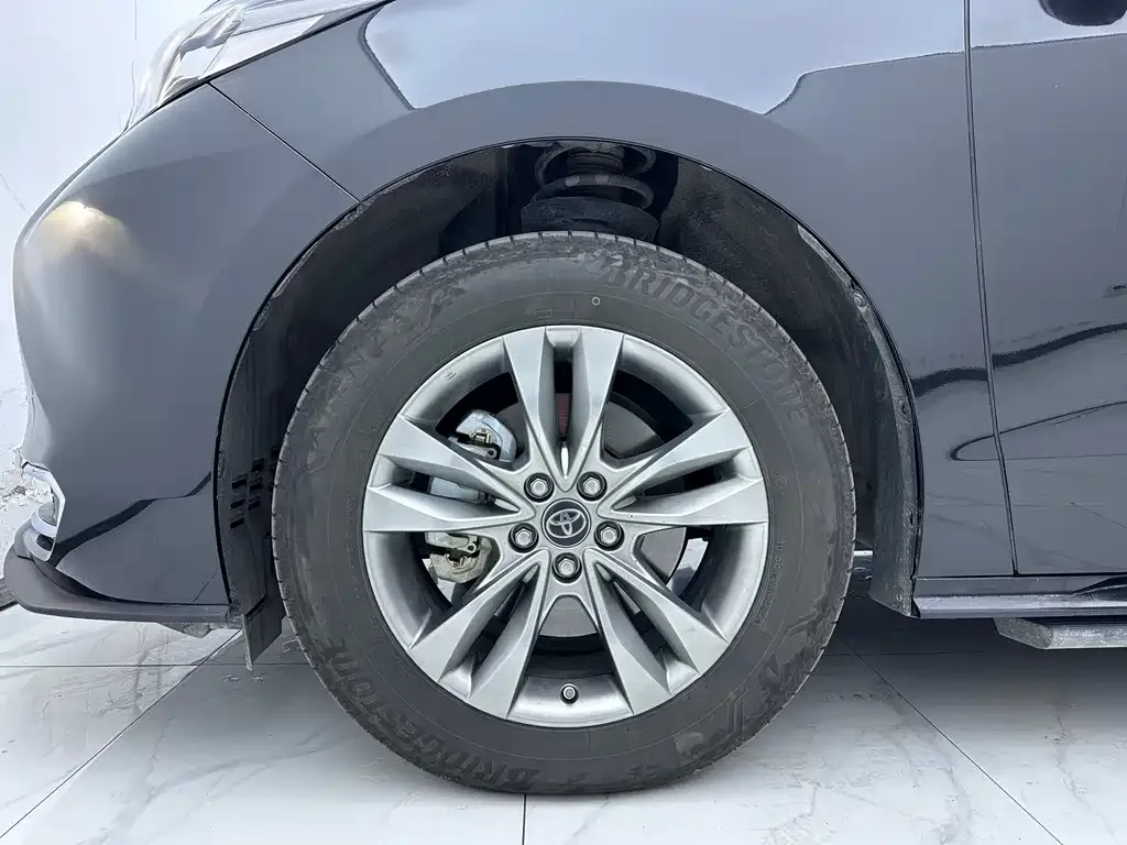 Toyota Sienna 2024 из CN, фото 3