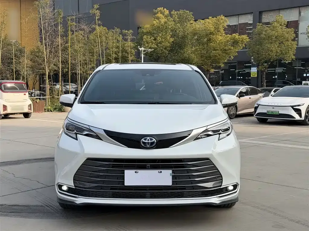 Toyota Sienna — фото 7