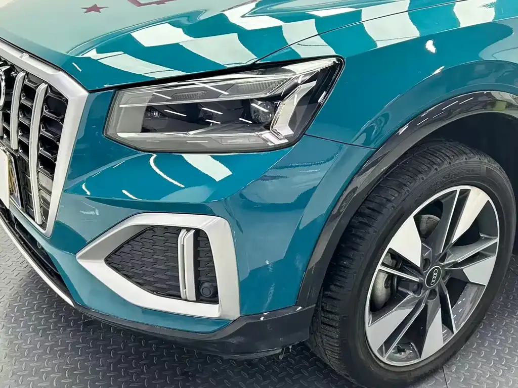 Audi Q2L — фото 10