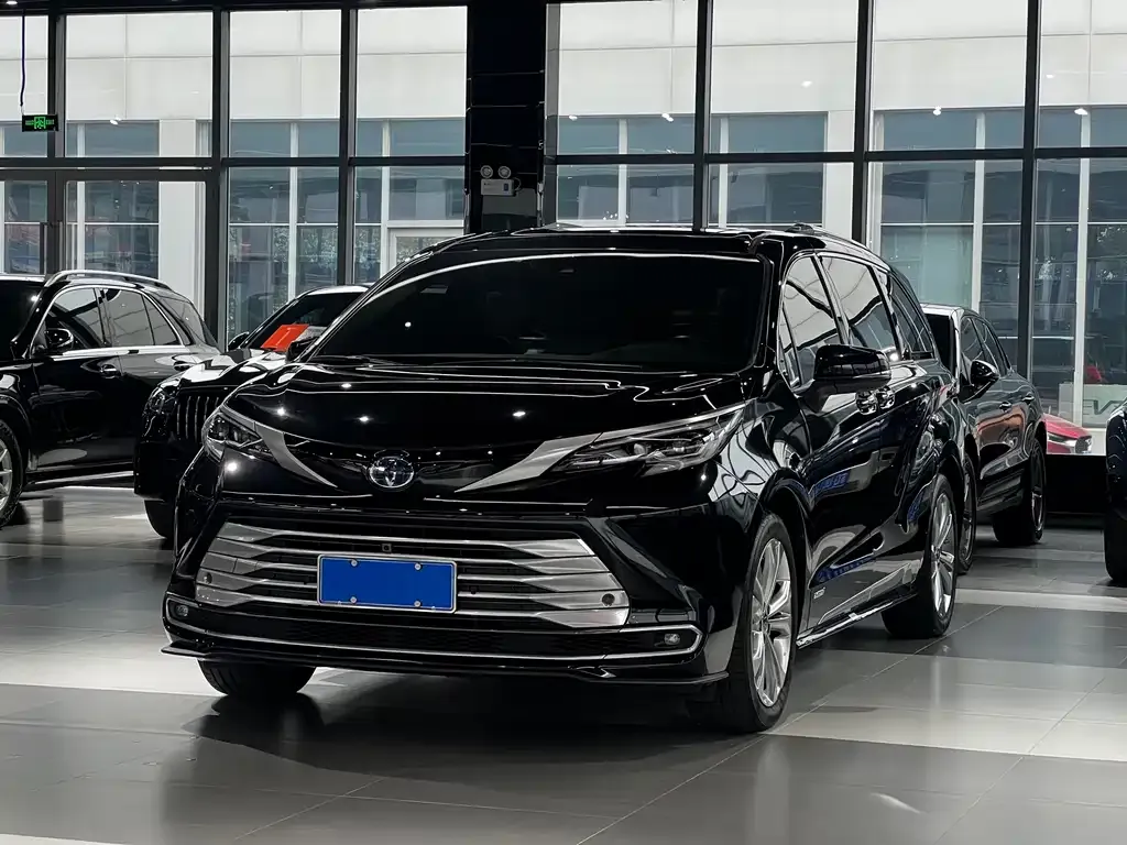 Toyota Sienna 2023 из CN, фото 1