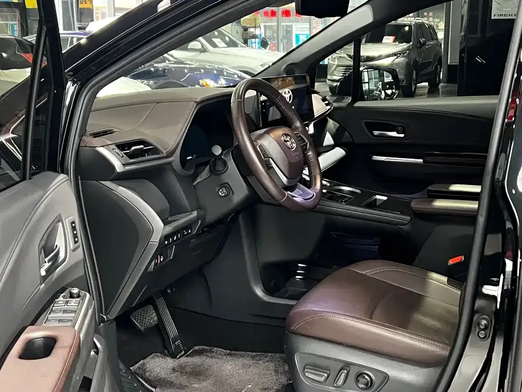 Toyota Sienna 2023 из CN, фото 4