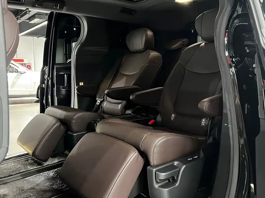 Toyota Sienna 2023 из CN, фото 8
