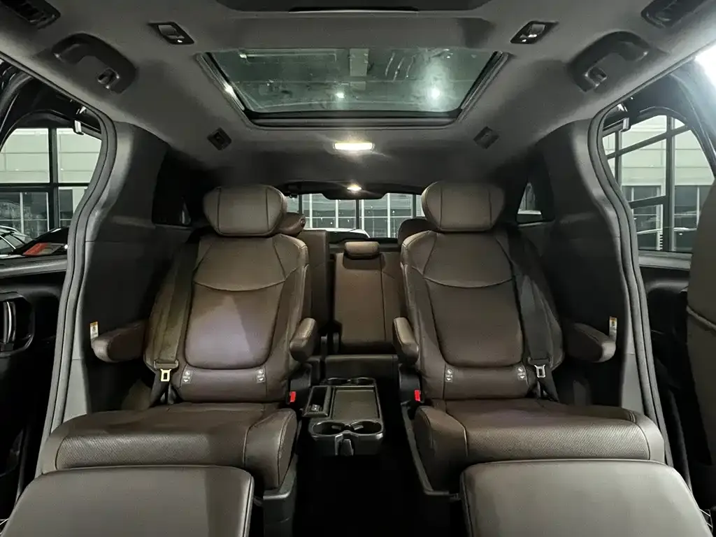 Toyota Sienna 2023 из CN, фото 7