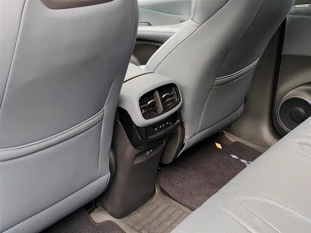 BYD Hiace 07 DM-i — фото 9