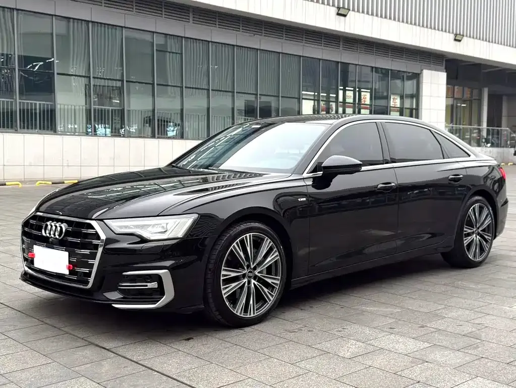 Audi A6L — фото 1