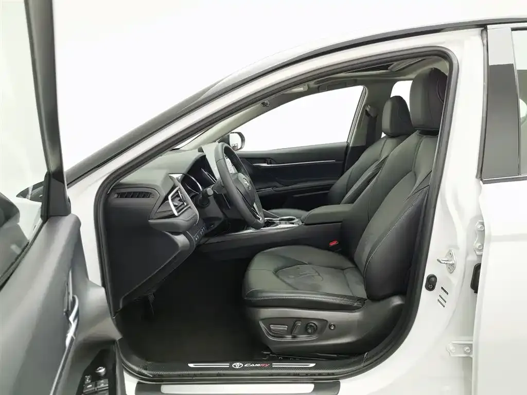 Toyota Camry 2023 из CN, фото 10