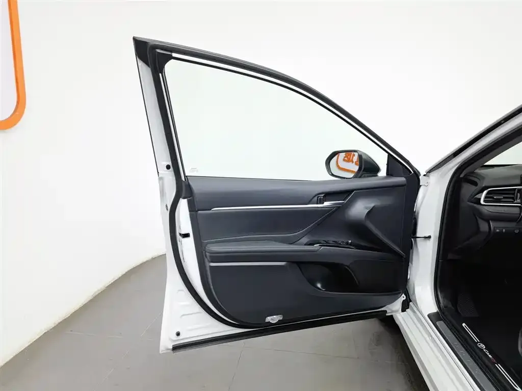 Toyota Camry 2023 из CN, фото 8