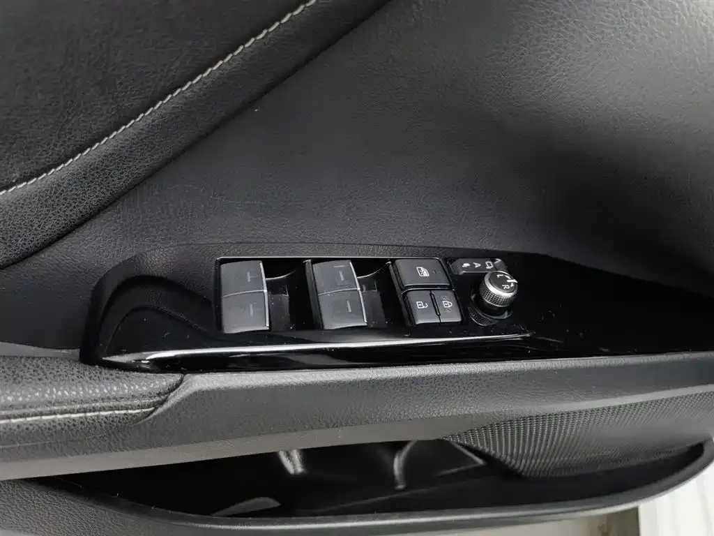 Toyota Camry 2023 из CN, фото 9