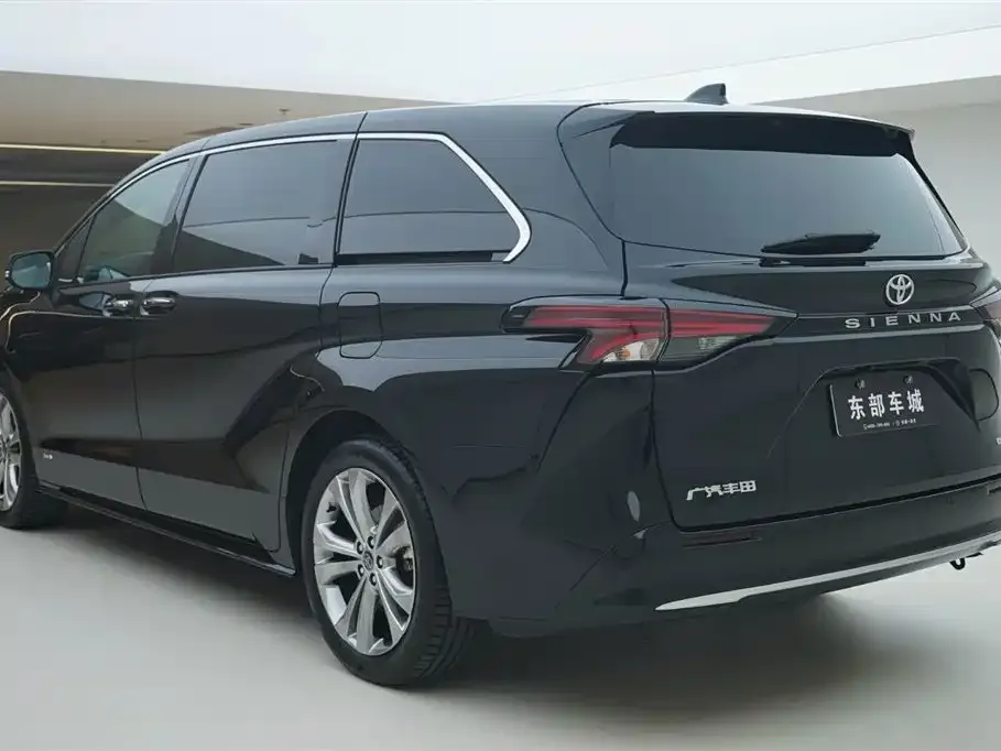 Toyota Sienna 2024 из CN, фото 2