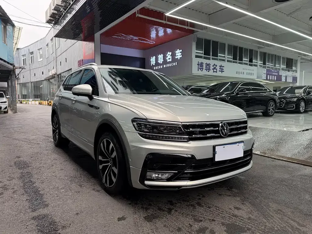 Volkswagen Tiguan L — фото 3