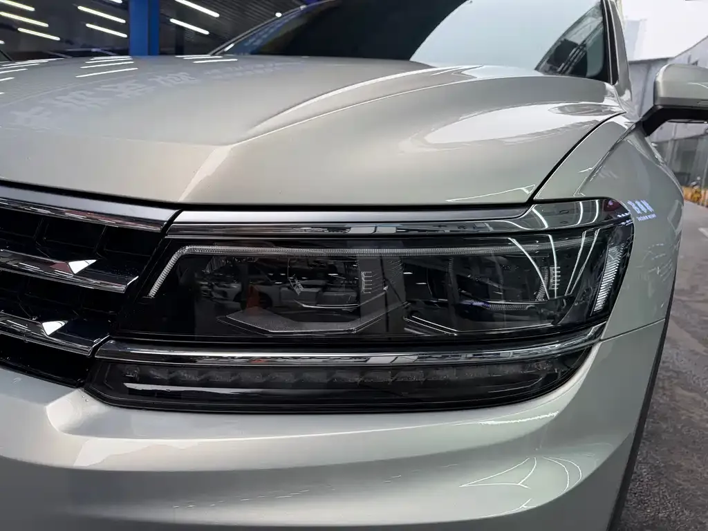 Volkswagen Tiguan L — фото 4