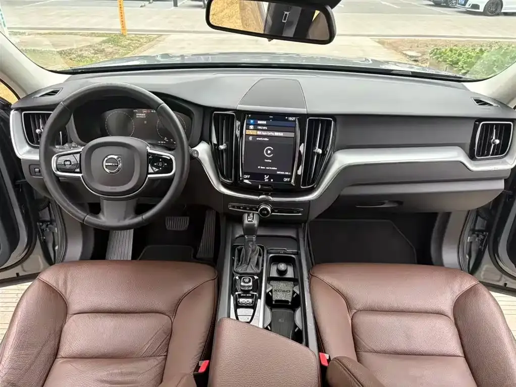 Volvo XC60 2022 из CN, фото 3