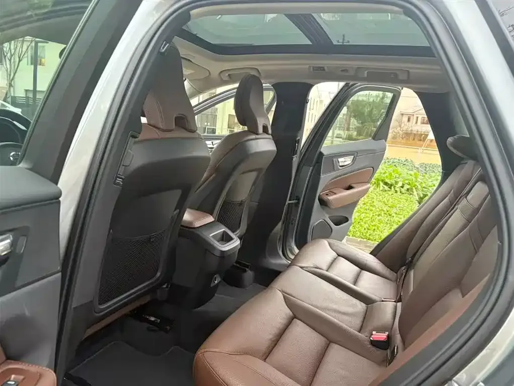 Volvo XC60 2022 из CN, фото 4