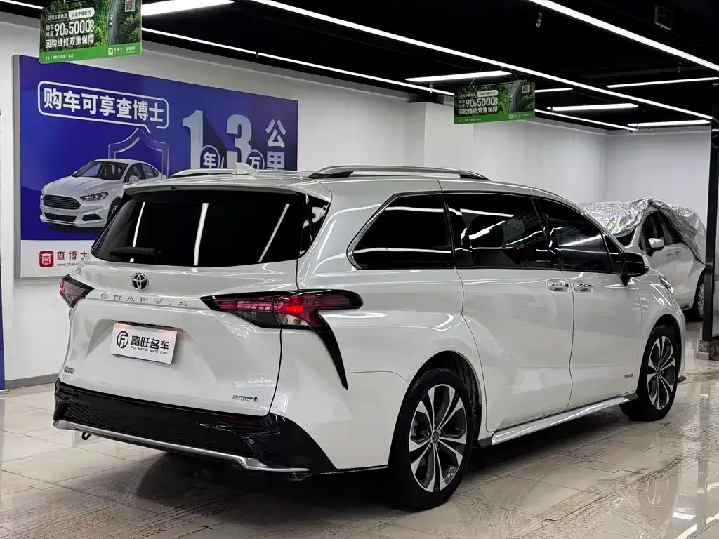 Toyota Granvia 2024 из CN, фото 10