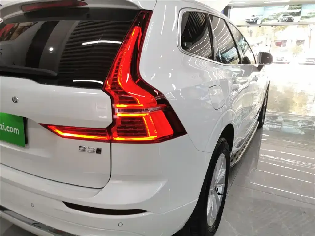 Volvo XC60 — фото 8