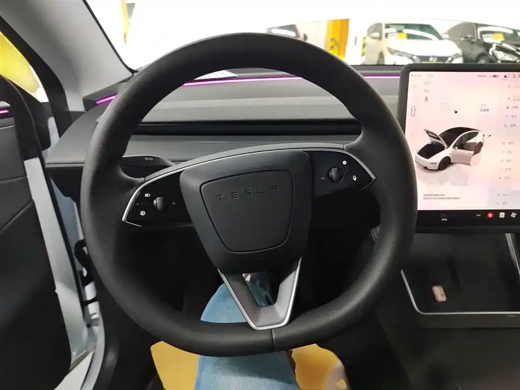 Tesla Model Y — фото 7