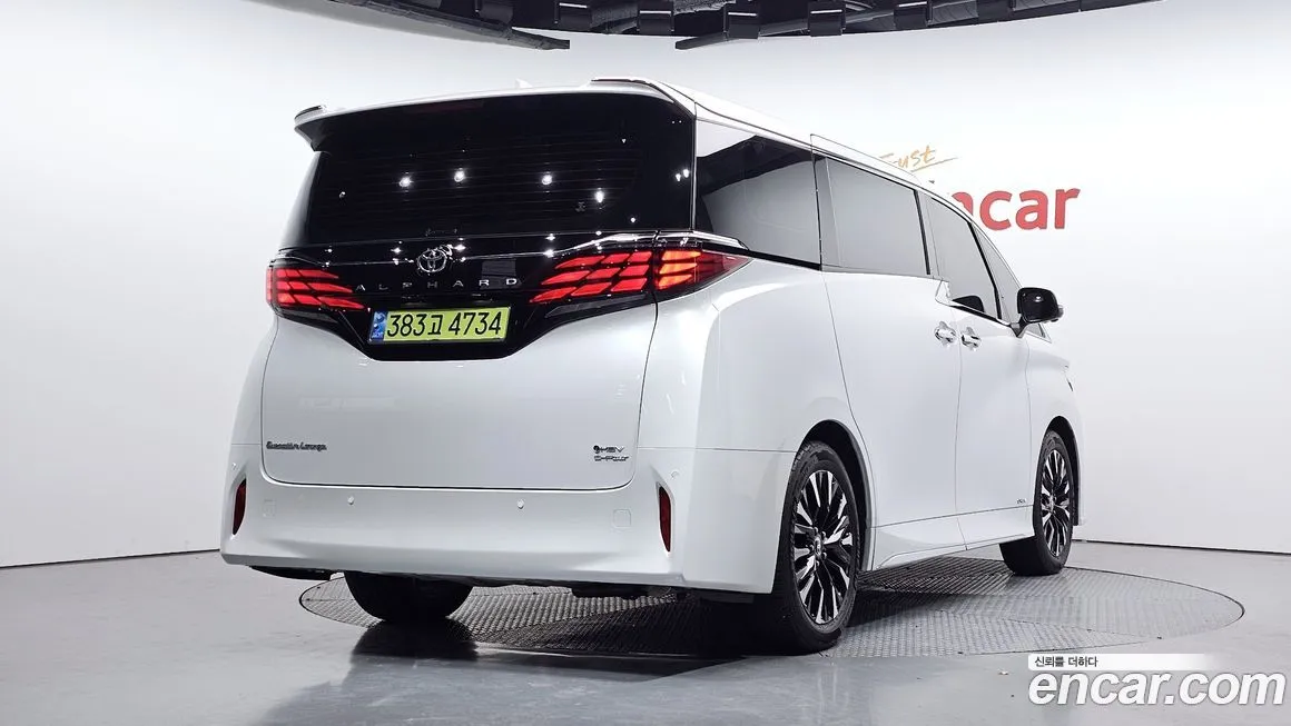 Toyota Alphard — фото 2