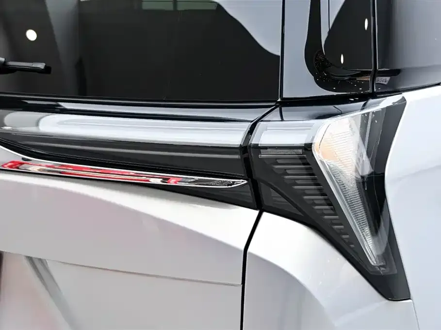 Buick GL8 Hybrid — фото 10