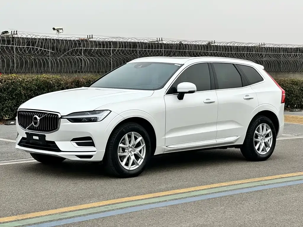 Volvo XC60 — фото 1