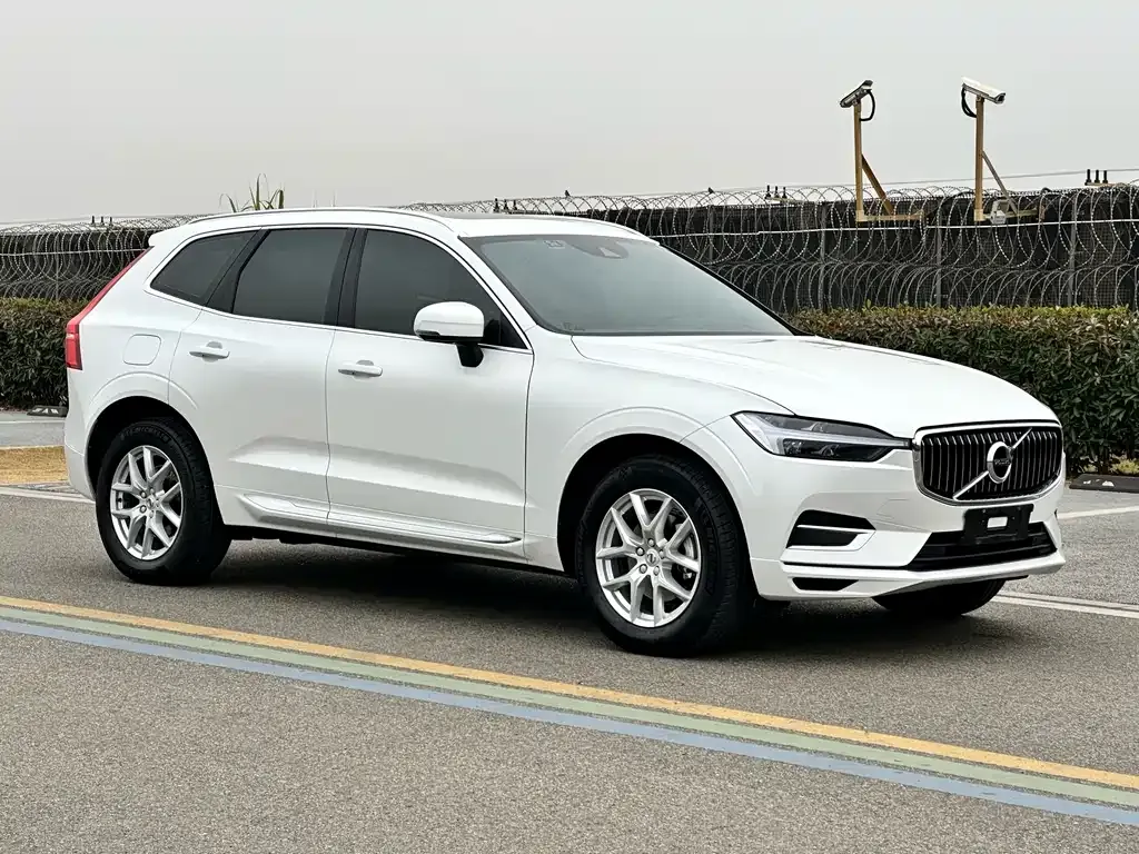 Volvo XC60 — фото 10