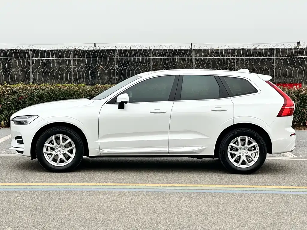 Volvo XC60 — фото 7