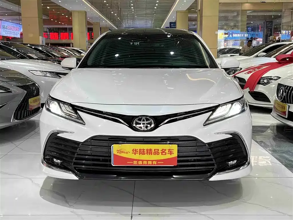 Toyota Camry — фото 10