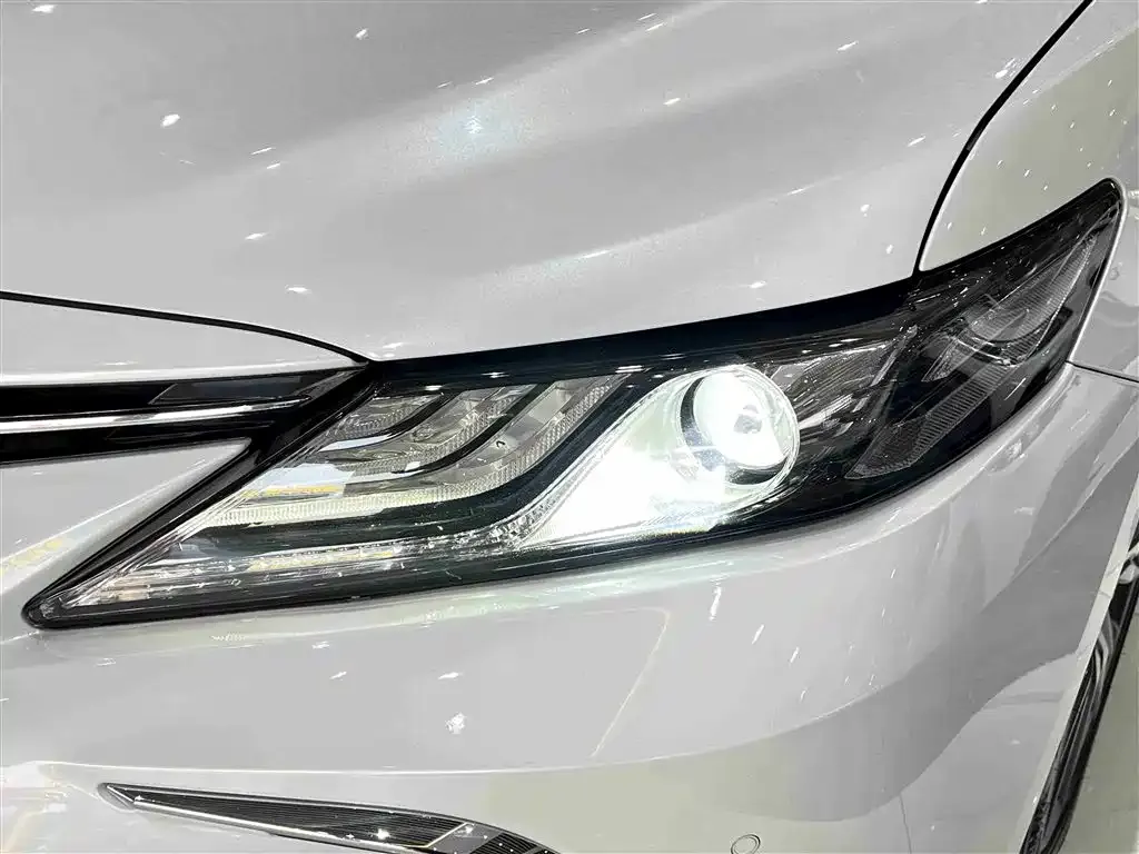 Toyota Camry — фото 9