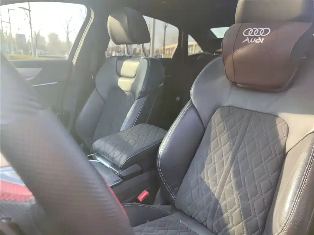 Audi A6L 2022 из CN, фото 6