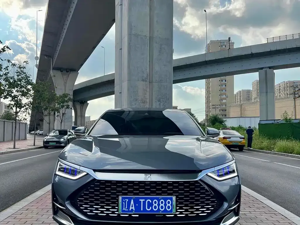BYD Han — фото 1