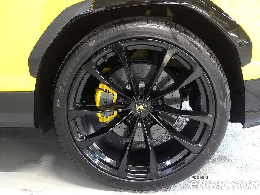 Lamborghini Urus — фото 10