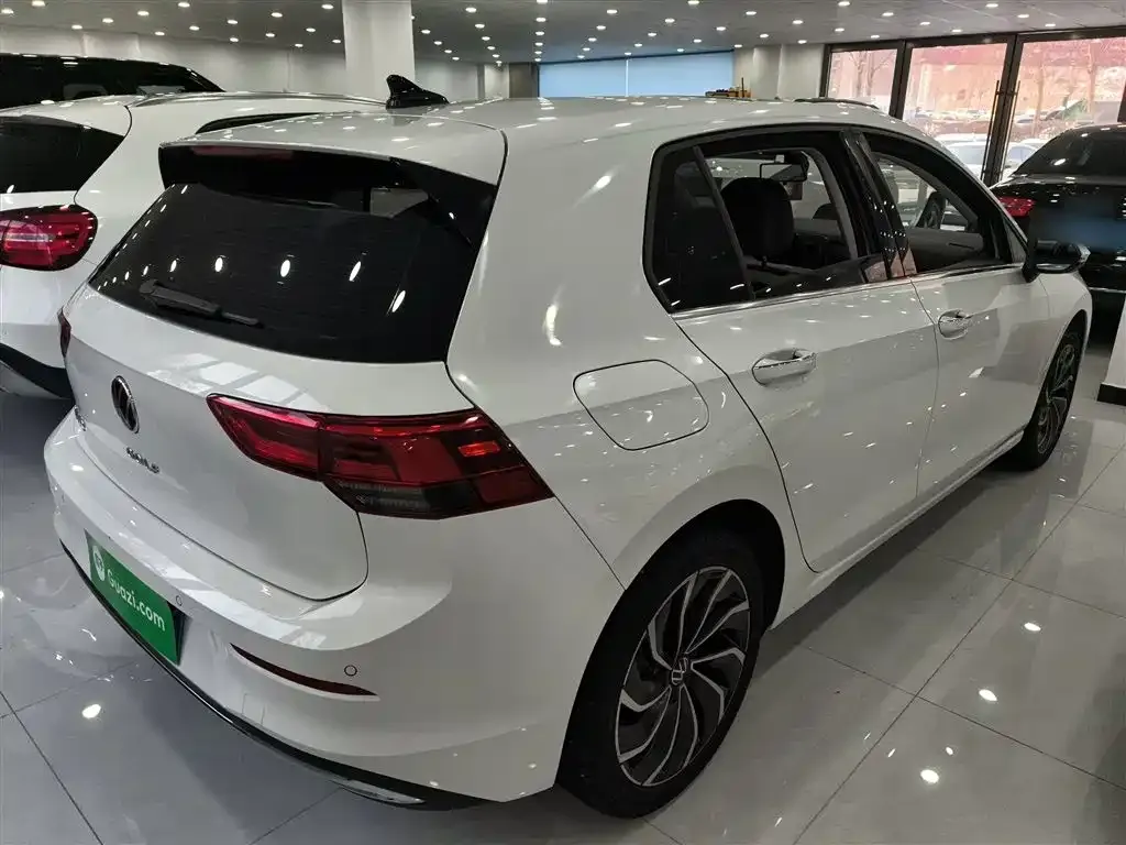 Volkswagen Golf 2023 из CN, фото 2