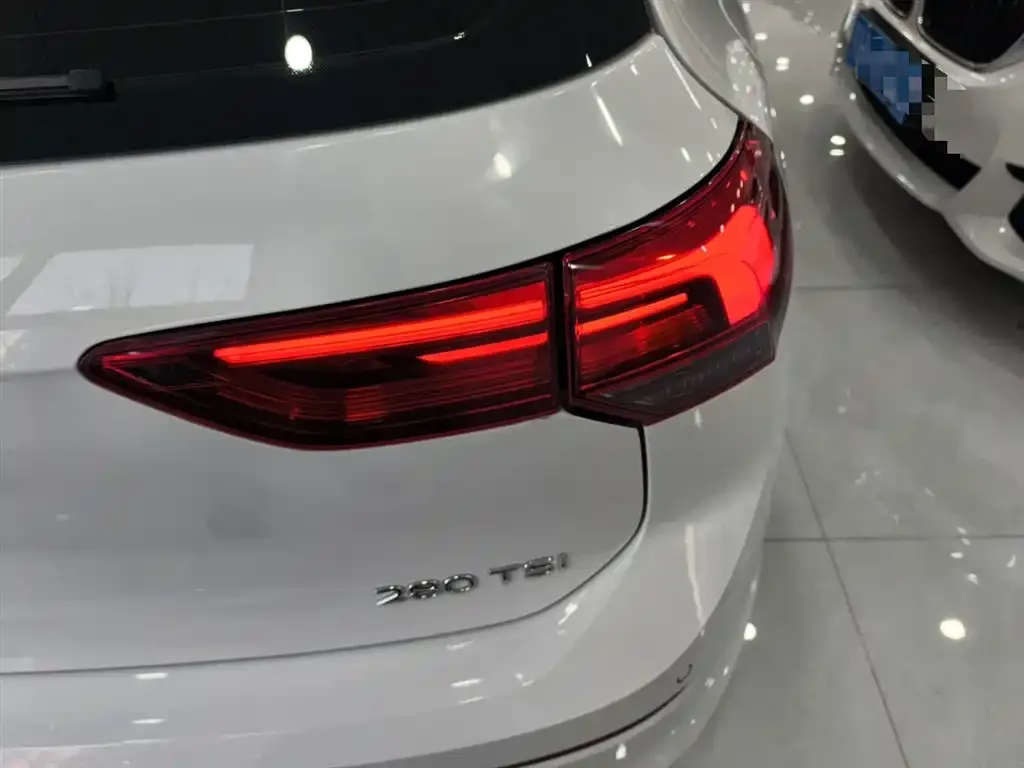 Volkswagen Golf 2023 из CN, фото 6