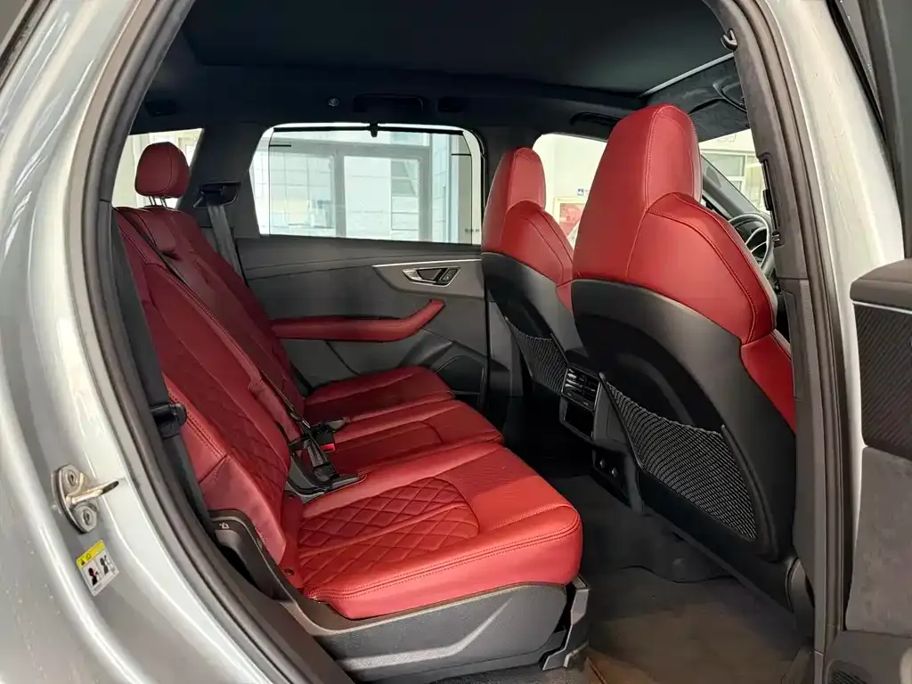 Audi SQ7 2024 из CN, фото 3