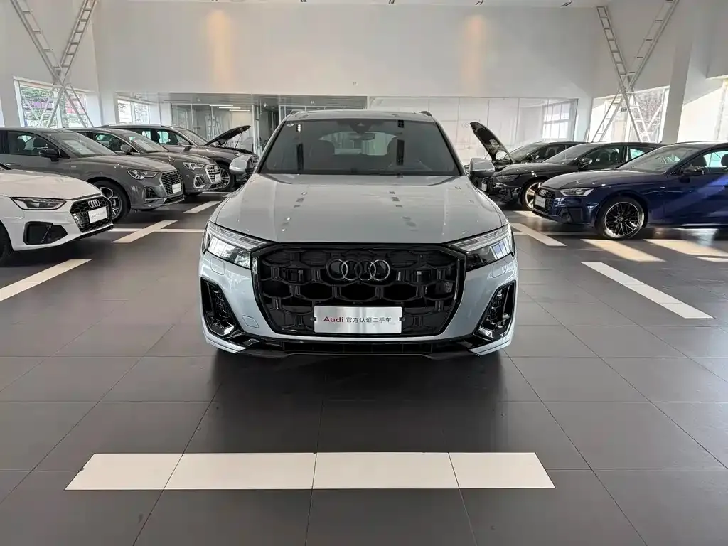 Audi SQ7 2024 из CN, фото 2