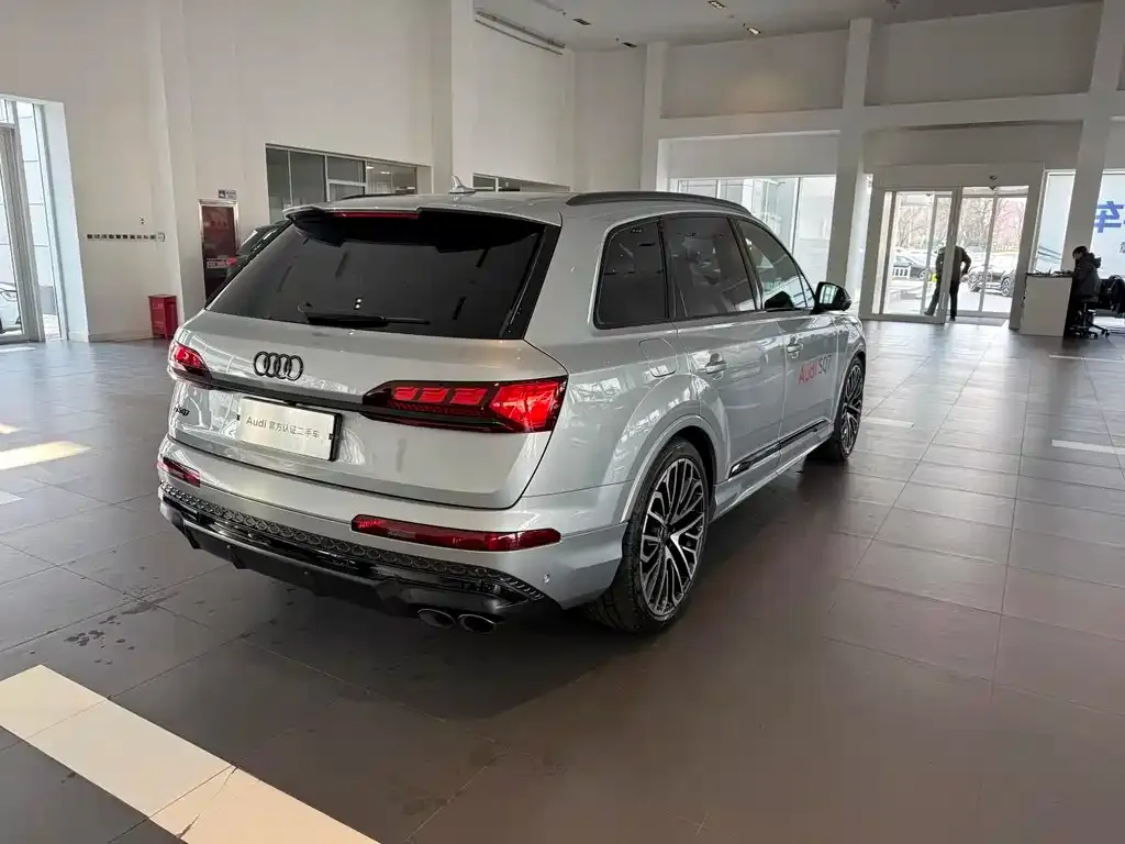 Audi SQ7 2024 из CN, фото 4