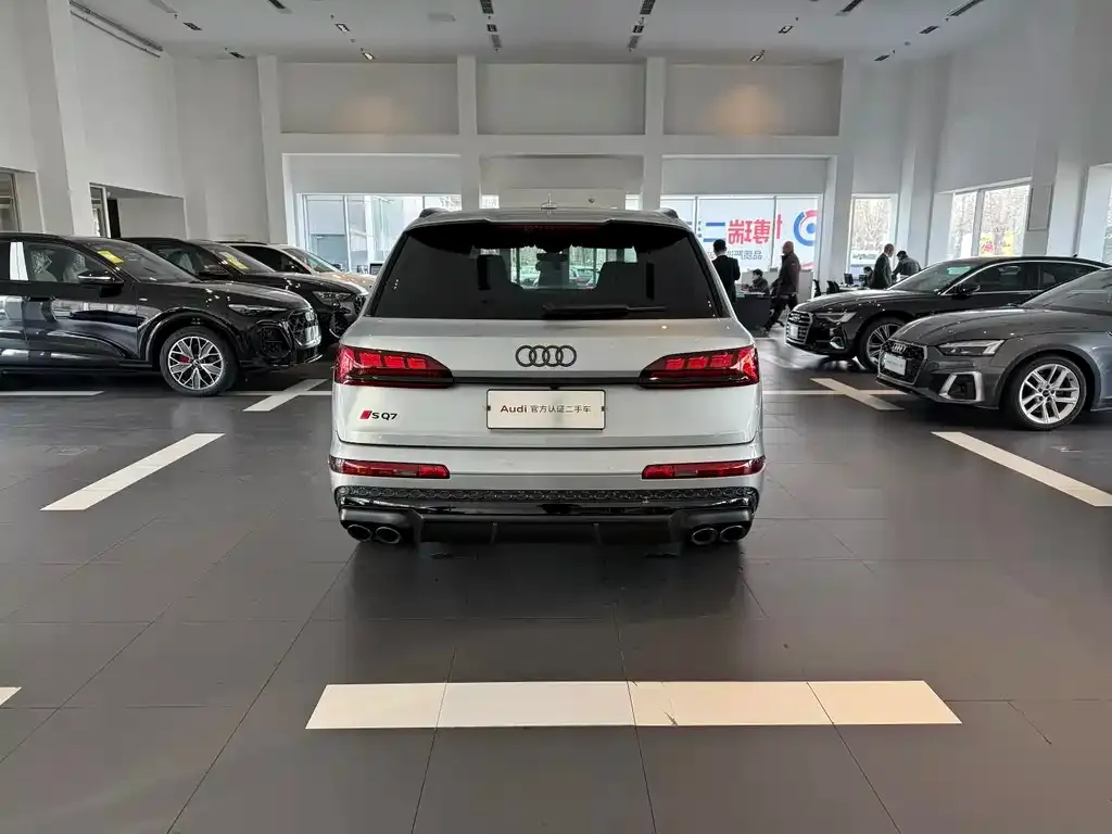 Audi SQ7 2024 из CN, фото 7