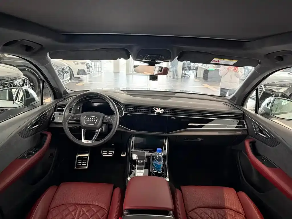 Audi SQ7 2024 из CN, фото 6
