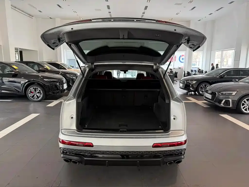 Audi SQ7 2024 из CN, фото 10