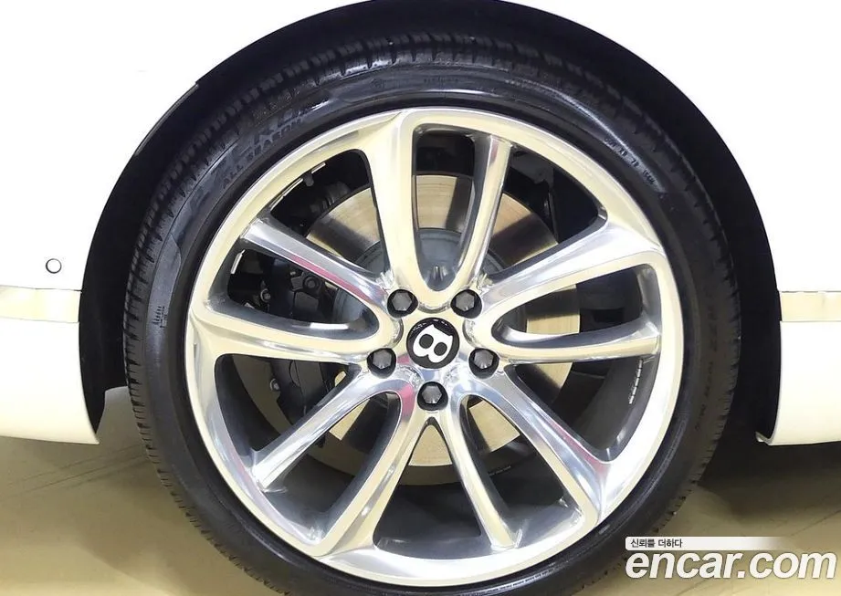 Bentley Continental 2023 из KR, фото 8