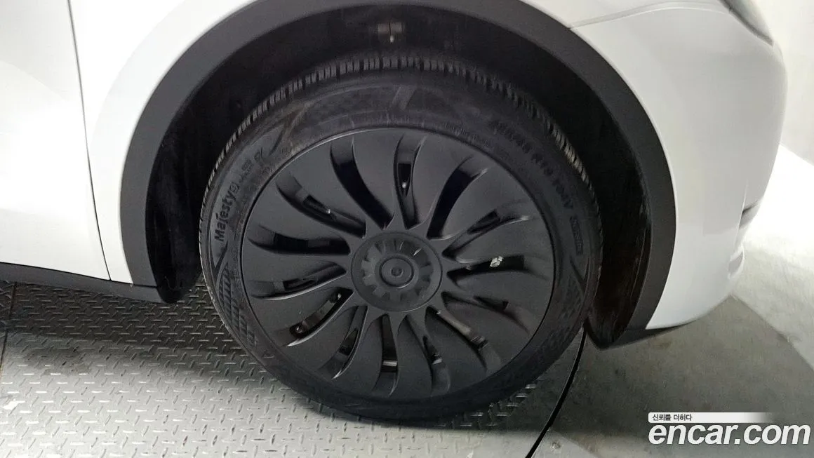 Tesla Model Y 2024 из KR, фото 2