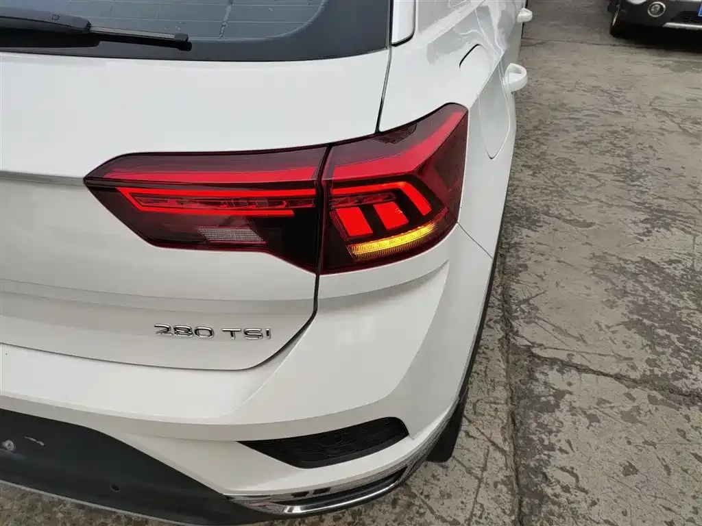 Volkswagen T-Roc 2023 из CN, фото 8
