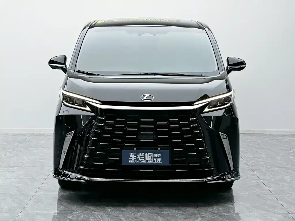 Lexus LM — фото 3