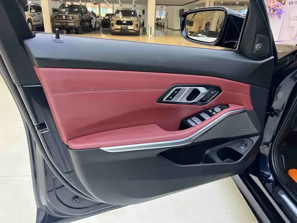 BMW 3 Series 2024 из CN, фото 7