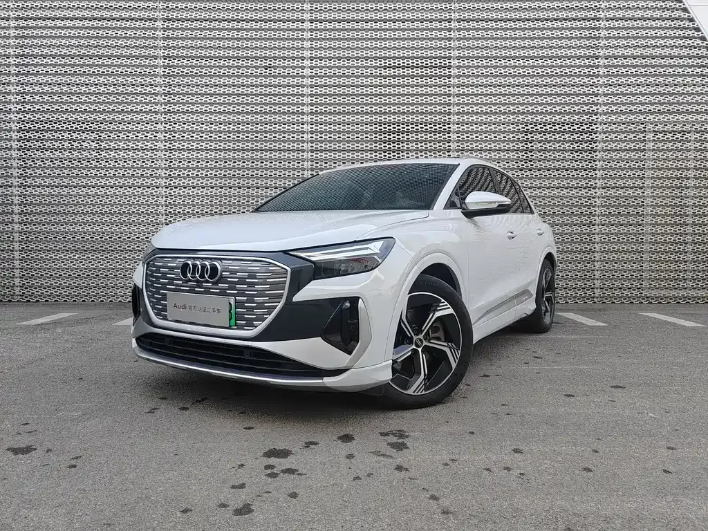 Audi Q4 e-tron — фото 1