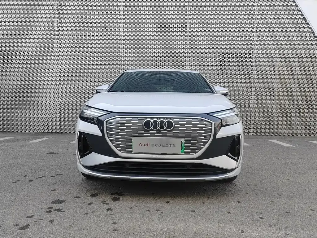 Audi Q4 e-tron — фото 2
